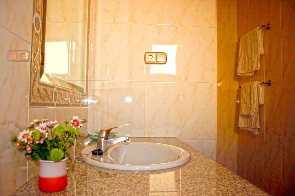 Hostal La Casa De Enfrente Málaga Esterno foto