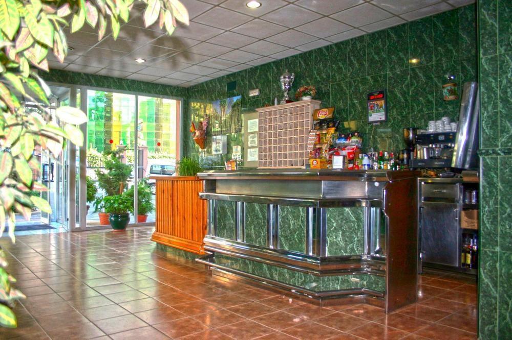 Hostal La Casa De Enfrente Málaga Esterno foto