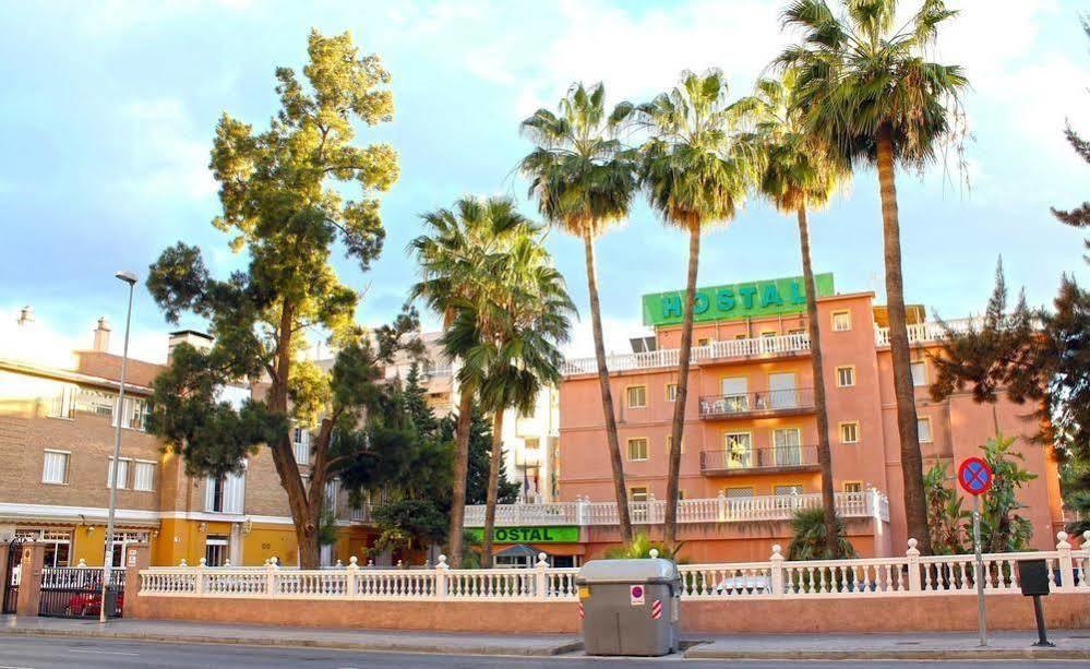 Hostal La Casa De Enfrente Málaga Esterno foto