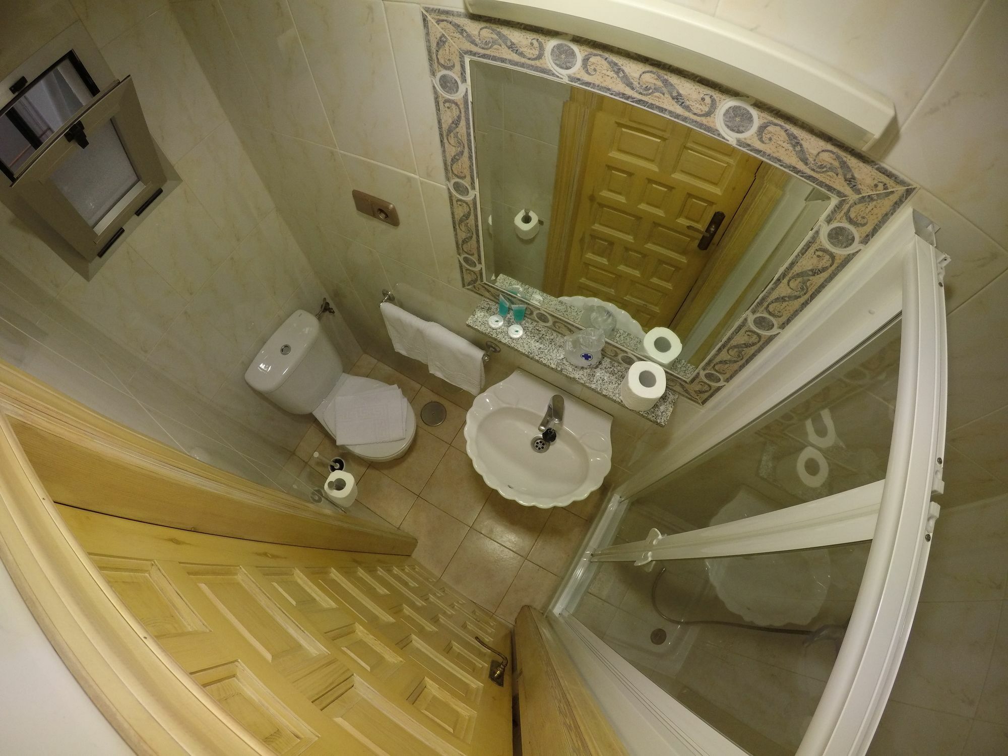 Hostal La Casa De Enfrente Málaga Esterno foto