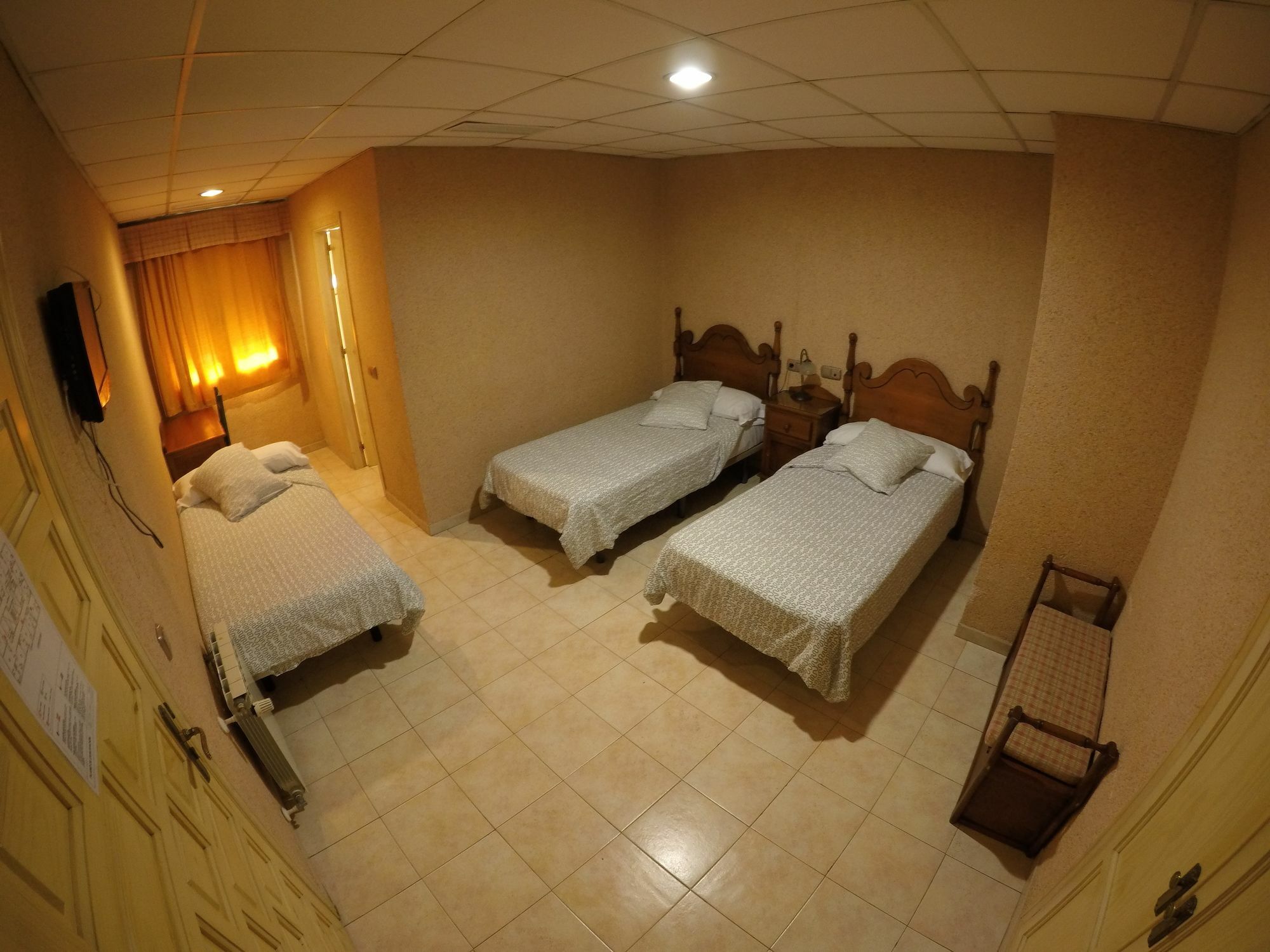 Hostal La Casa De Enfrente Málaga Esterno foto