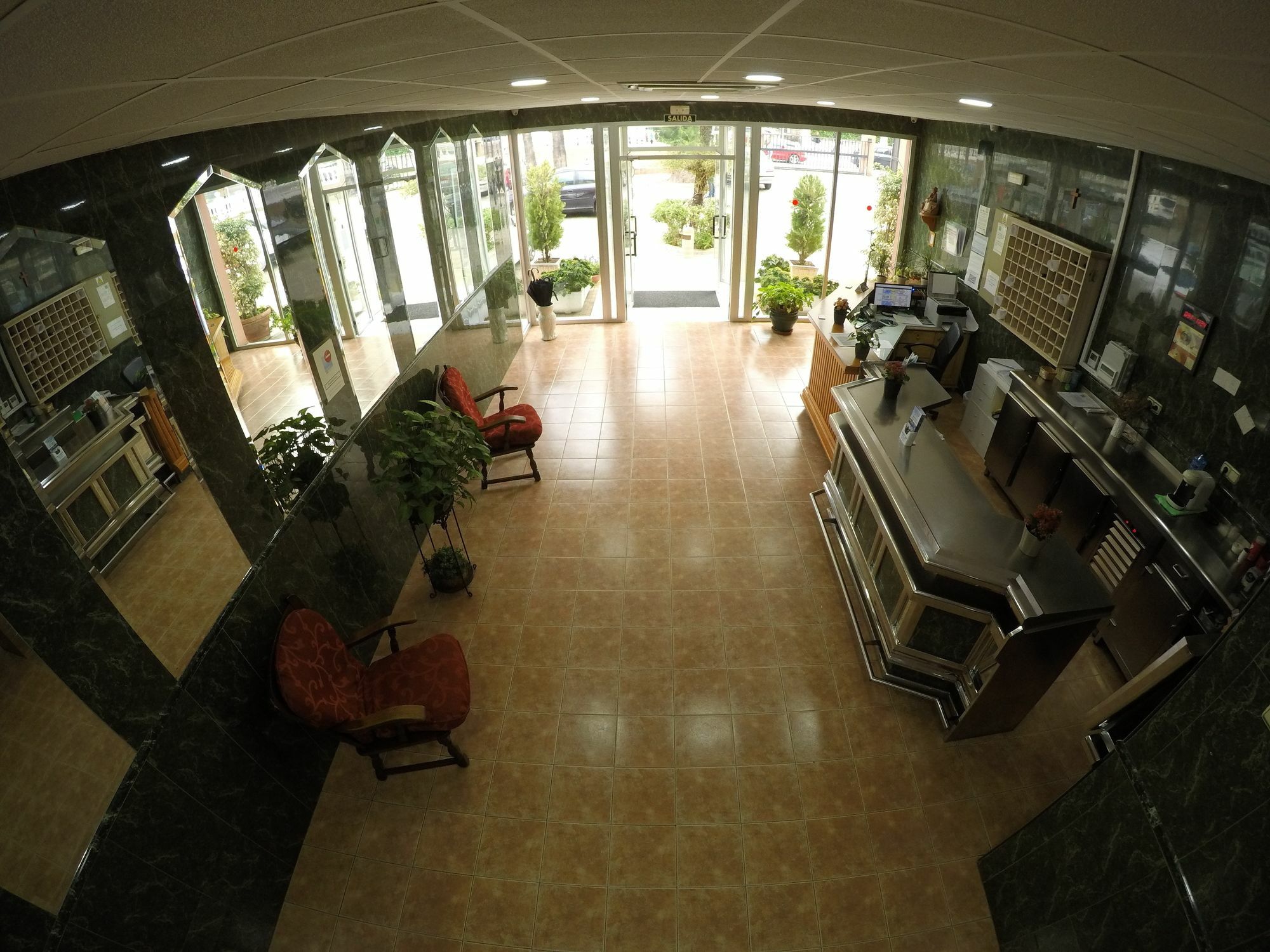 Hostal La Casa De Enfrente Málaga Esterno foto