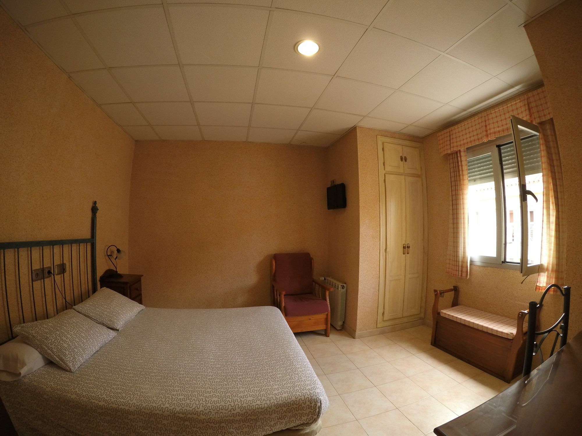 Hostal La Casa De Enfrente Málaga Esterno foto