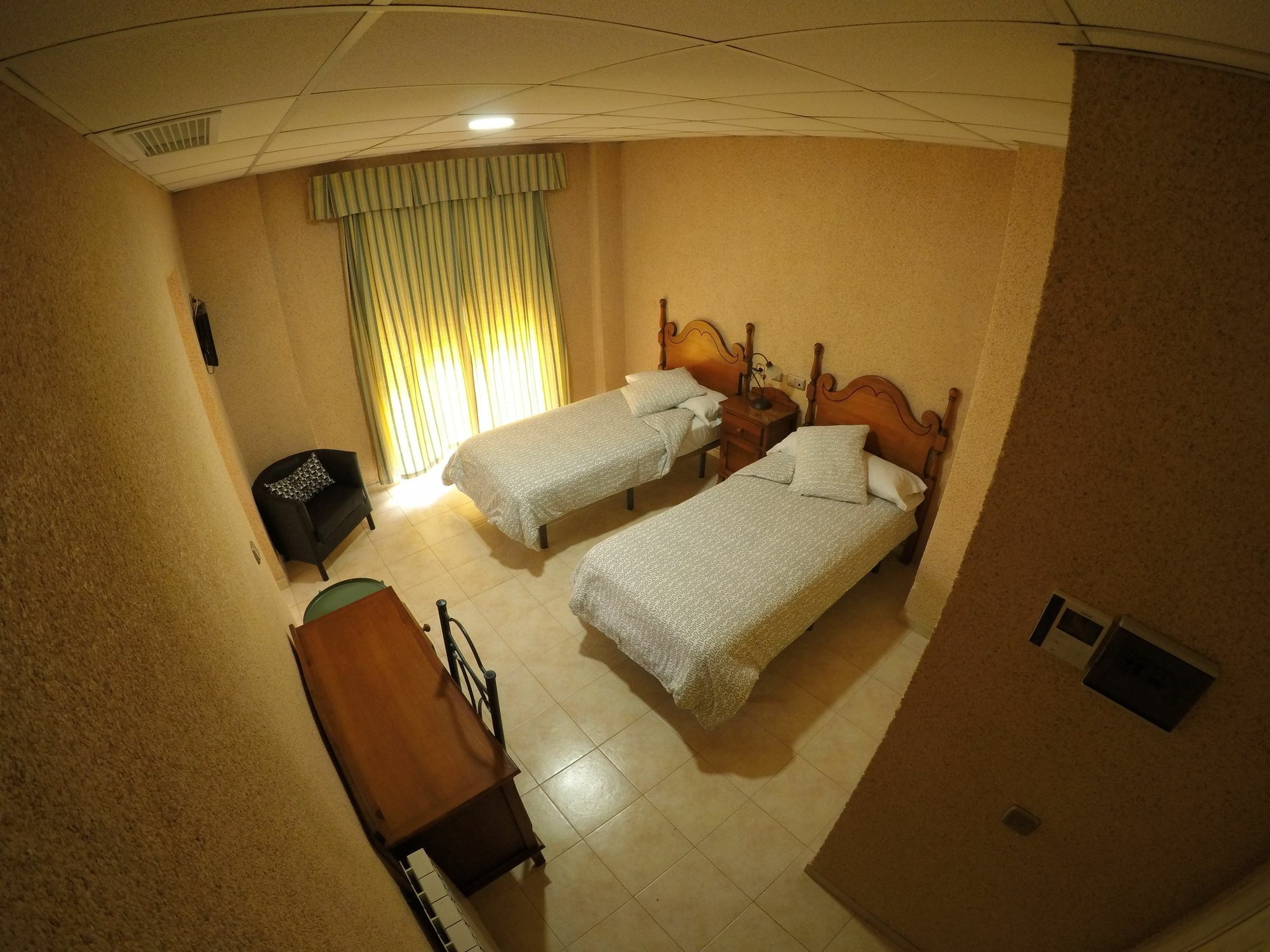 Hostal La Casa De Enfrente Málaga Esterno foto
