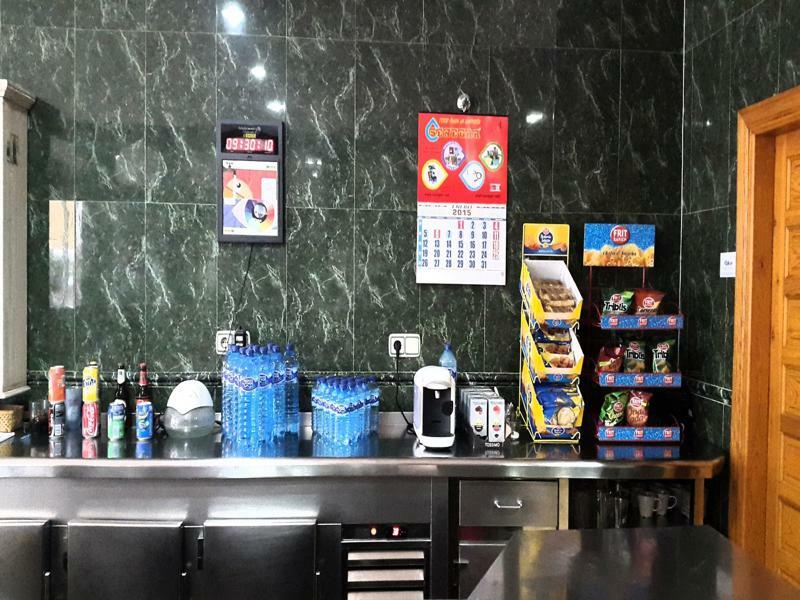Hostal La Casa De Enfrente Málaga Esterno foto