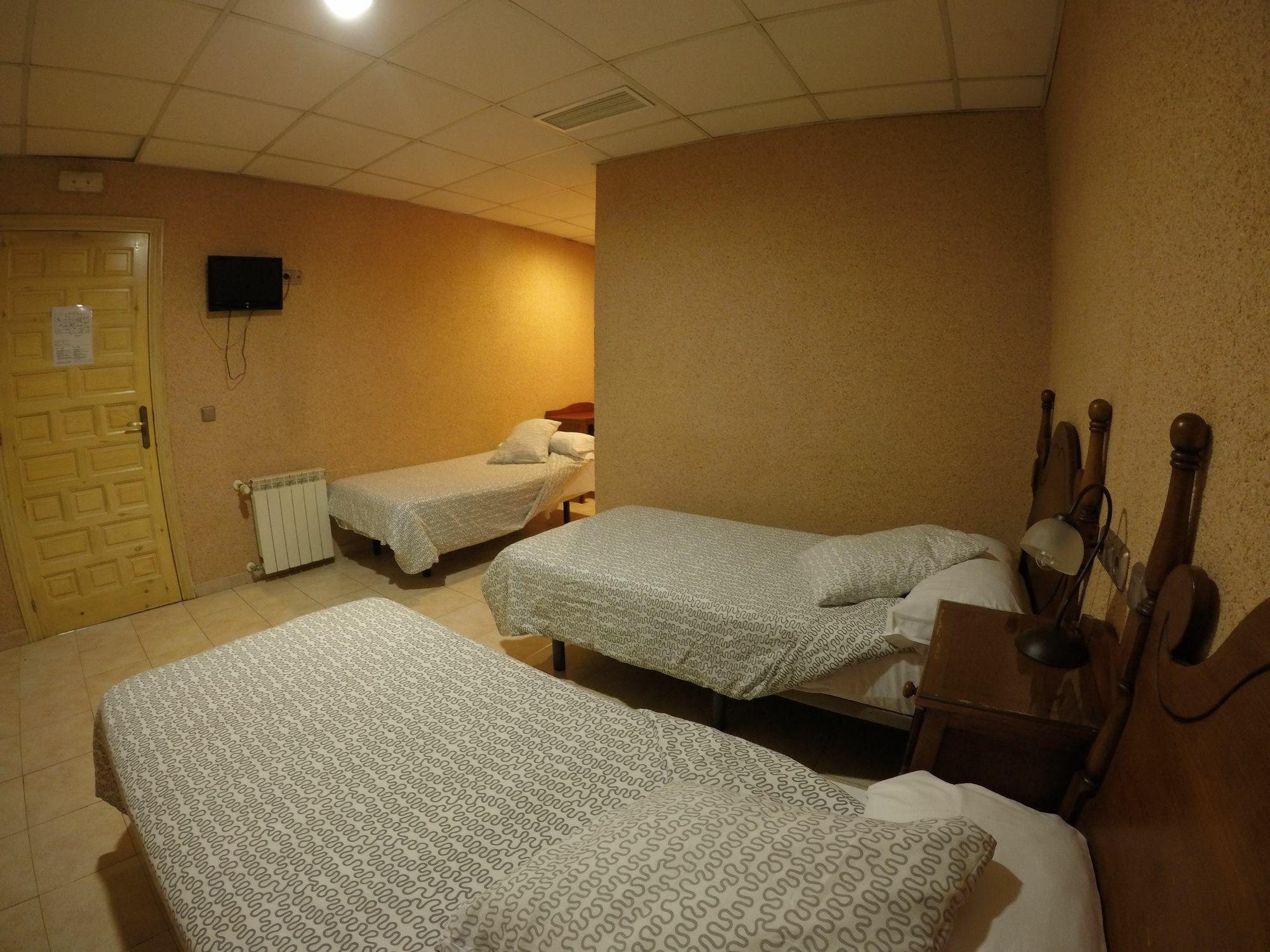 Hostal La Casa De Enfrente Málaga Esterno foto