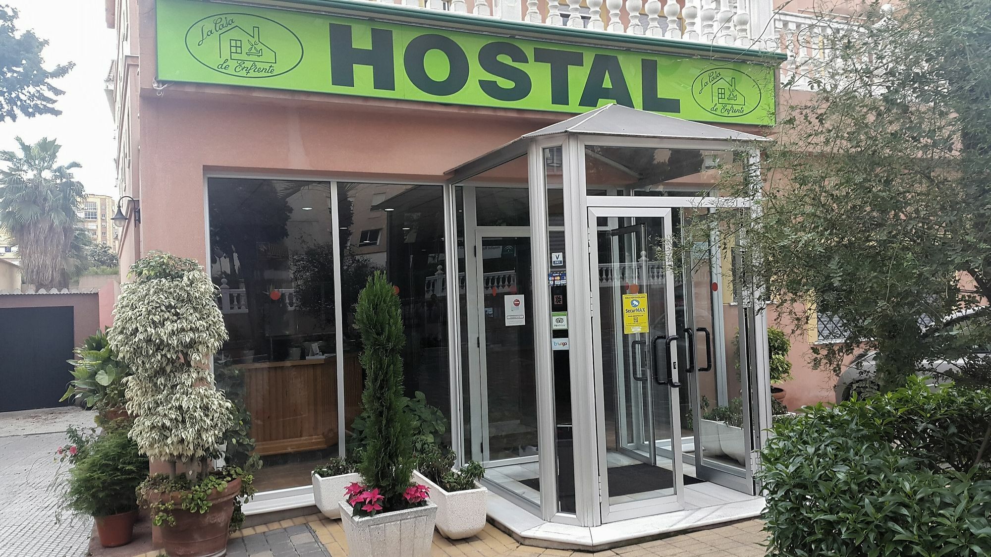 Hostal La Casa De Enfrente Málaga Esterno foto